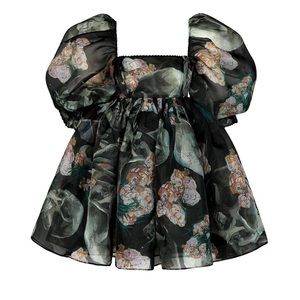 NWT Selkie Skull of a skeleton/smoking skull puff dress. Size m